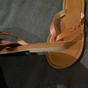 Universal Thread Flip Flops